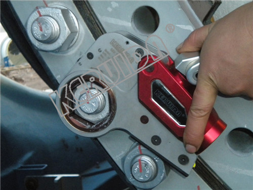 新疆風(fēng)力發(fā)電設(shè)備安裝現(xiàn)場圖-科瑞達(dá)液壓扳手.jpg 新疆風(fēng)力發(fā)電設(shè)備安裝現(xiàn)場圖-科瑞達(dá)液壓扳手.jpg